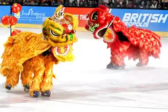 Güney Tangerang'da Buz Pisti Üzerinde Aslan Dansı