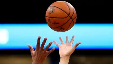 Hornets, Lakers'ı Deplasmanda Yendi!
