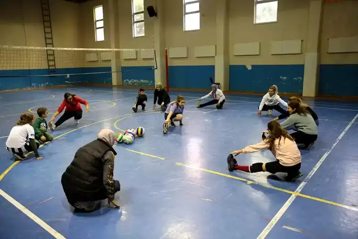 Şanlıurfa'da Anneler Çocuklarına Voleybolda Rakip Oluyor