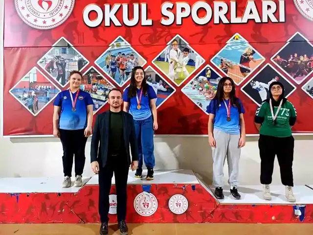 Düzce'de Okul Sporları Bilek Güreşi Müsabakaları Sonuçlandı