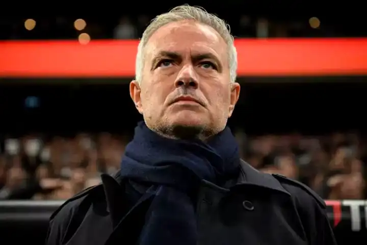Fenerbahçe'de Sıkıyönetim! Mourinho Destekleniyor