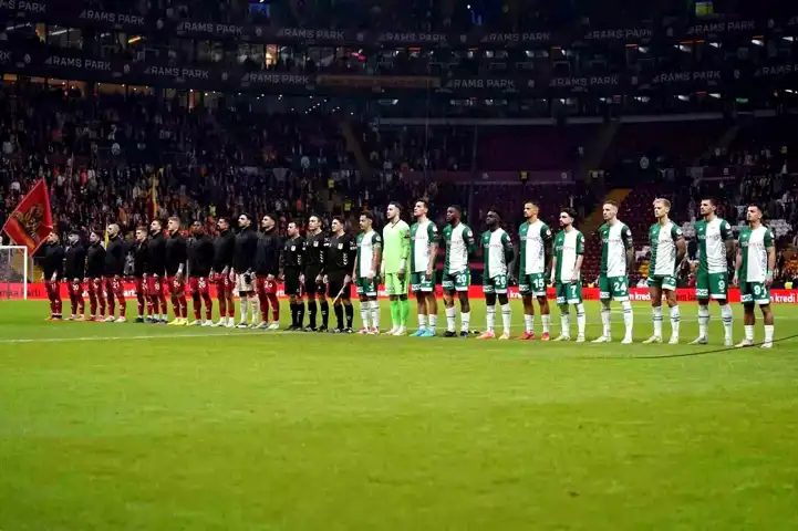 Galatasaray - Konyaspor Maçı Başladı!